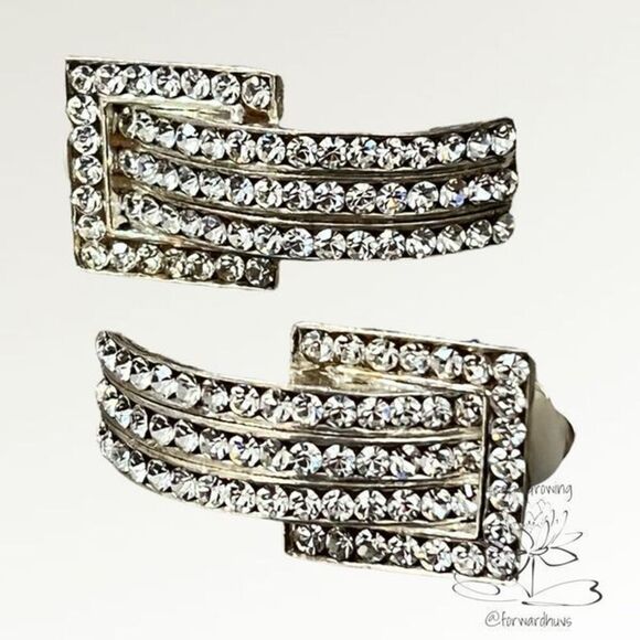 Vintage Glamour: Clip-On Rhinestone Elegance - READ - Picture 3 of 10